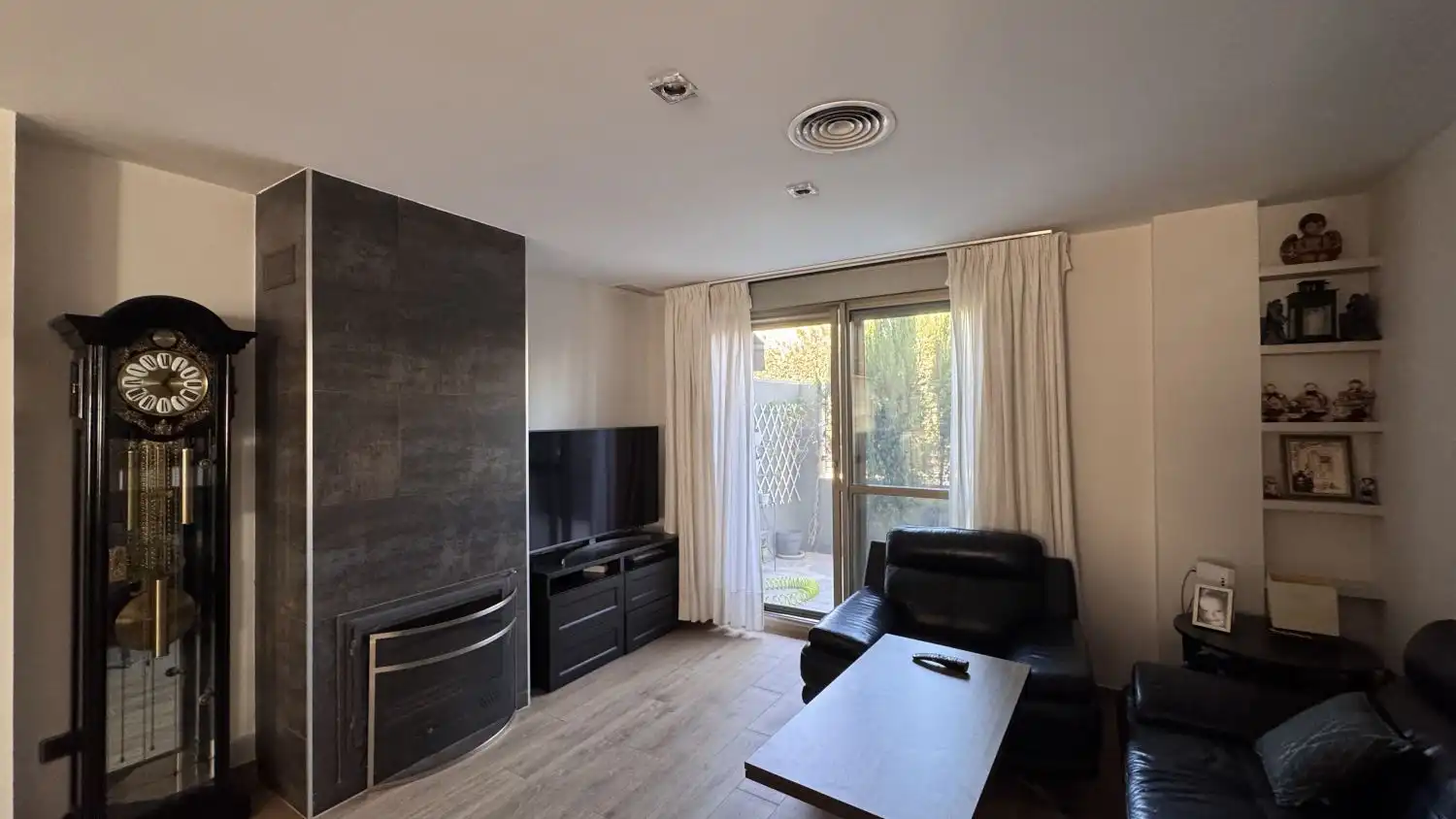 Living room of Houses for sale in Sevilla  with Air Conditioner, Terrace and Storage room