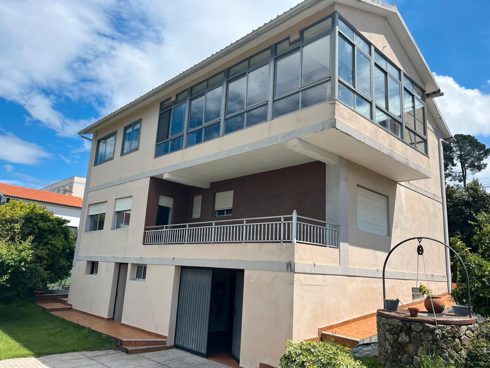 Vista exterior de Casa o xalet en venda en Vigo  amb Calefacció, Parquet i Traster