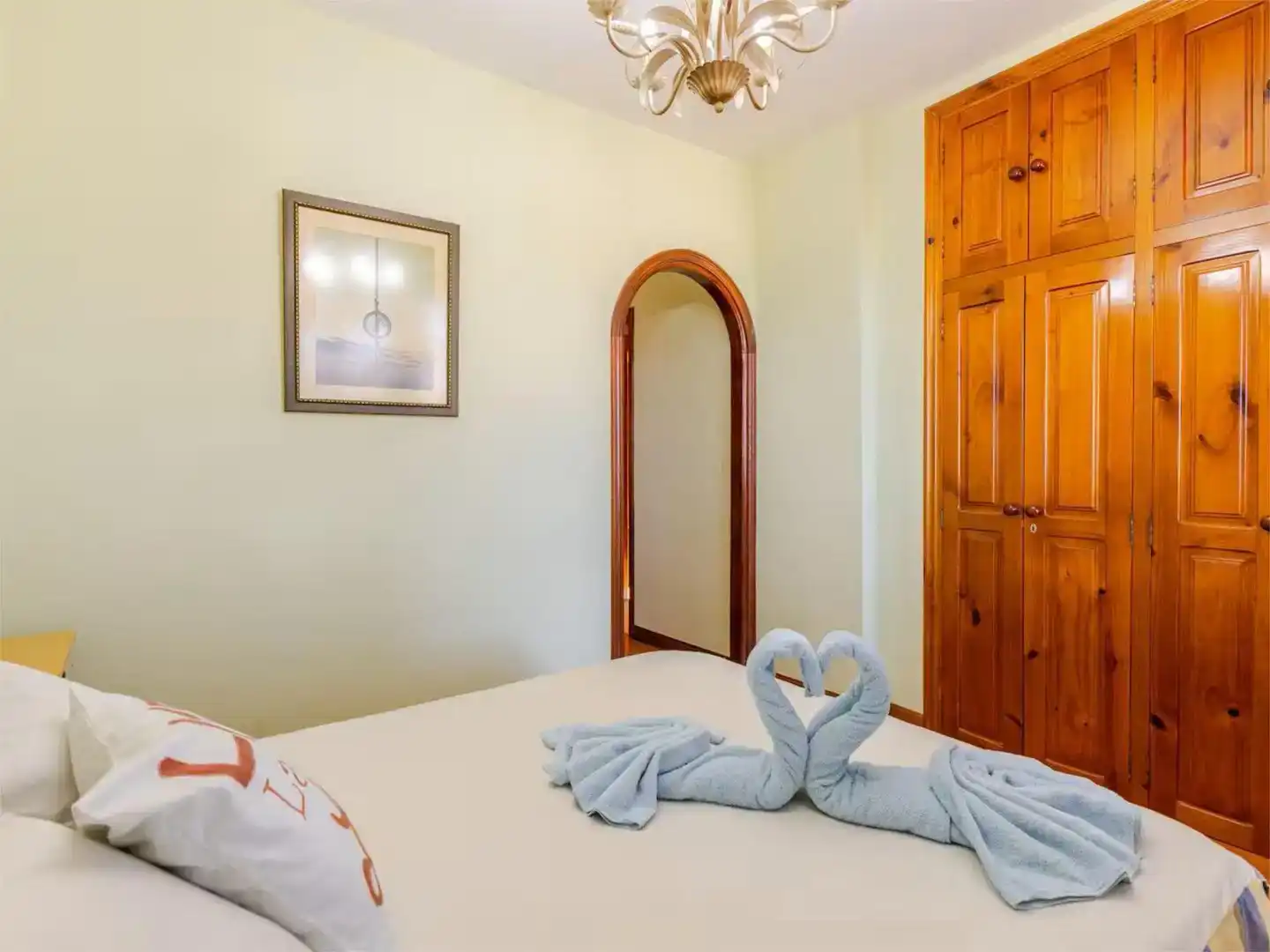 Bedroom of Flat for share in Güímar  with Private garden, Parquet flooring and Swimming Pool