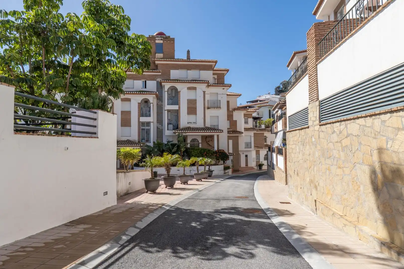 Vista exterior de Apartamento en venta en Almuñécar con Jardín privado, Terraza y Piscina comunitaria