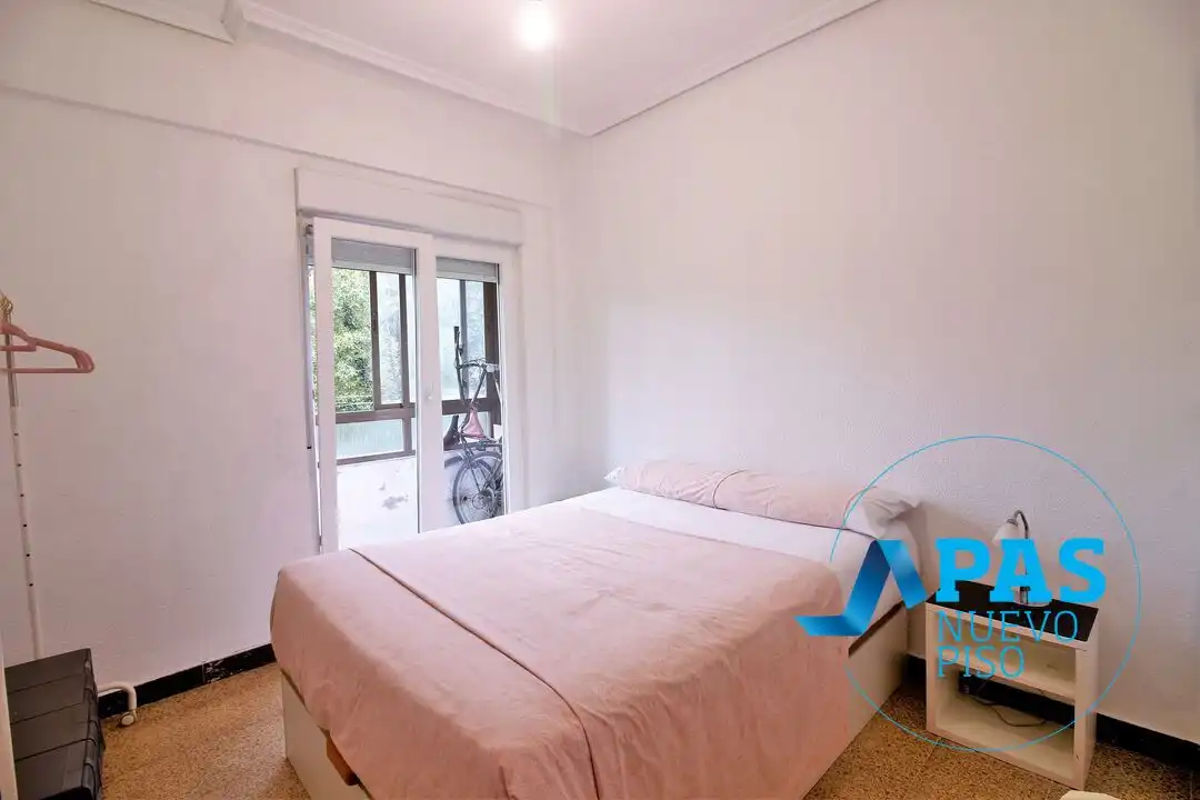 Habitación de Piso en venta en Torrelavega  con Terraza y Balcón
