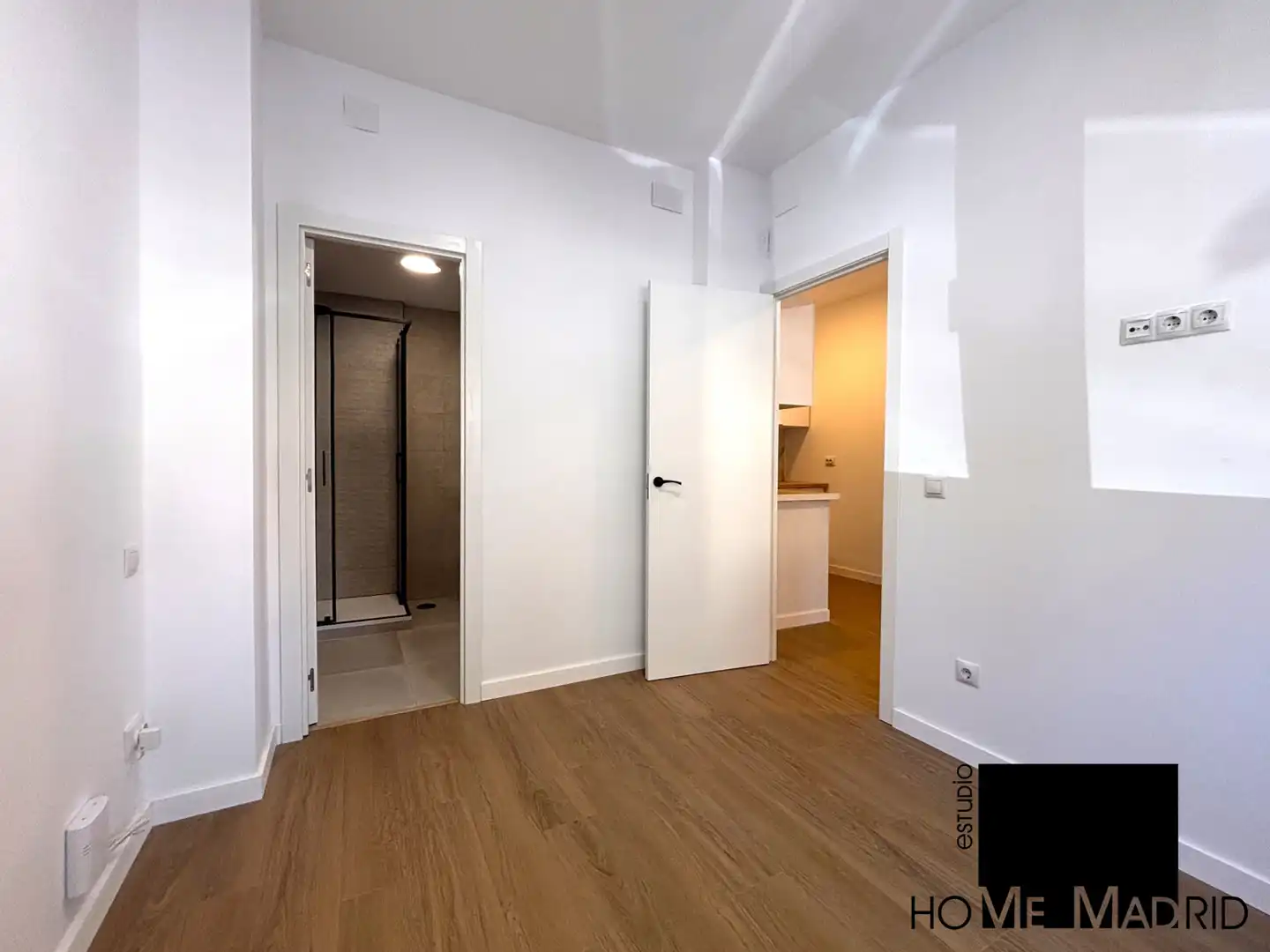 Dormitori de Local en venda en Madrid amb Aire condicionat, Calefacció i Parquet