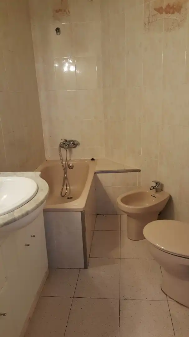 Badezimmer von Wohnung zum Verkauf in Sant Boi de Llobregat mit Balkon und Alarm