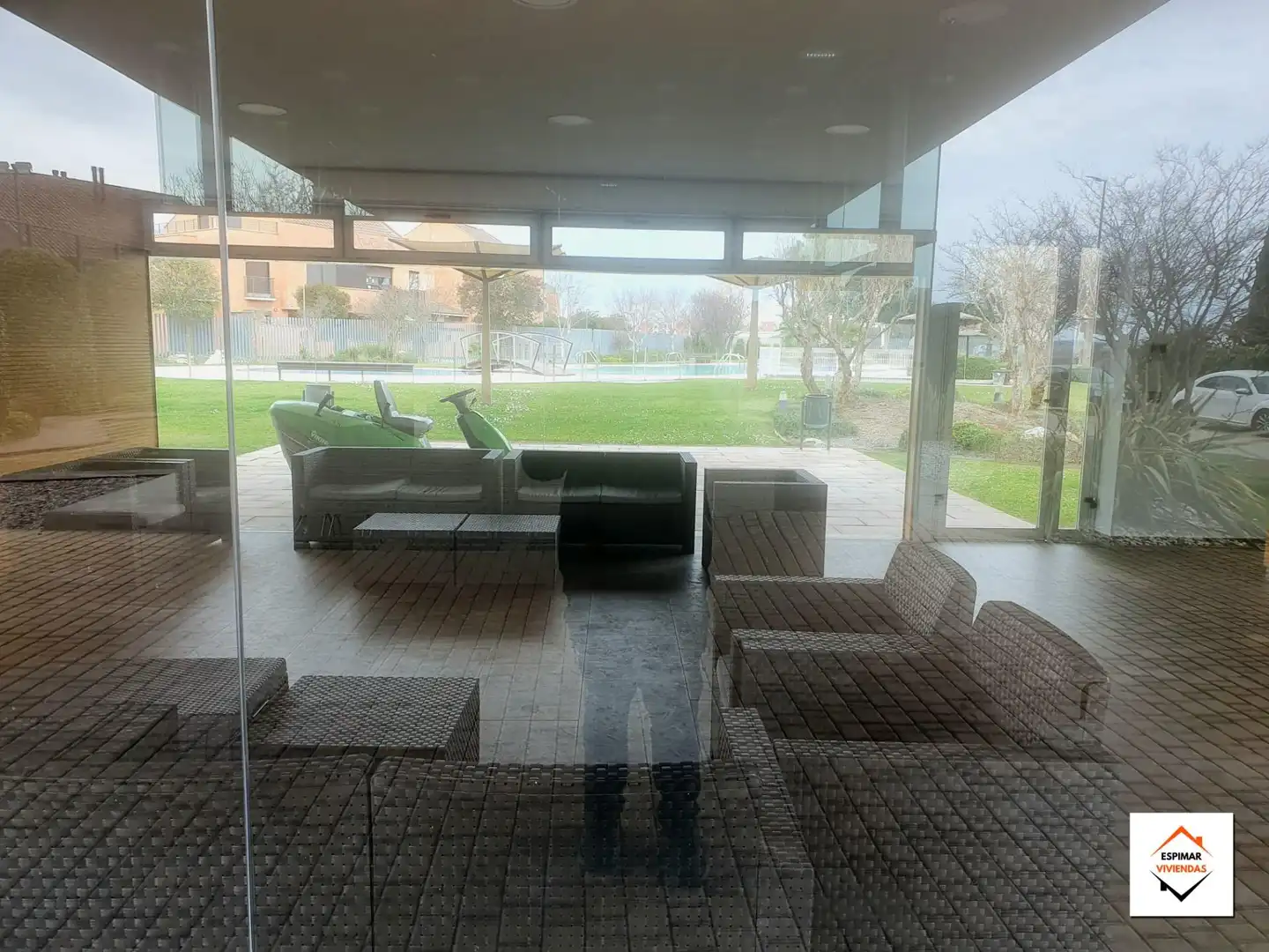 Terrasse von Einfamilien-Reihenhaus zum Verkauf in Villanueva de Gállego mit Heizung, Privatgarten und Terrasse