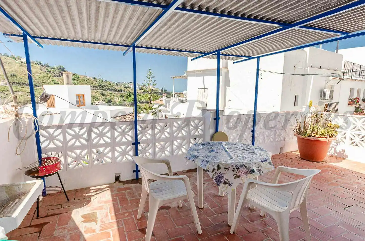 Terrasse von Einfamilien-Reihenhaus zum Verkauf in Cómpeta mit Terrasse und Möbliert