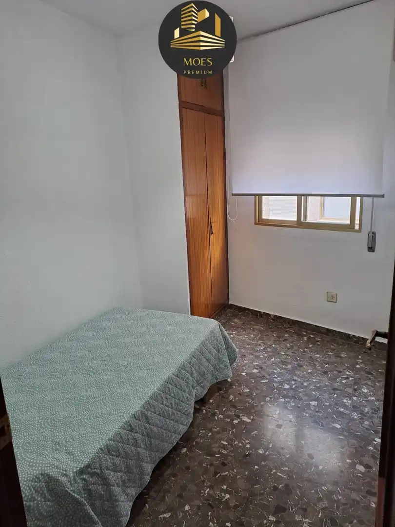 Habitación de Piso de alquiler en Jaén con Aire acondicionado, Calefacción y Balcón