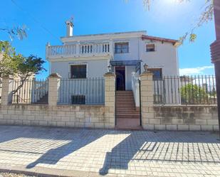 Vista exterior de Casa o xalet en venda en Riola amb Jardí privat, Terrassa i Balcó