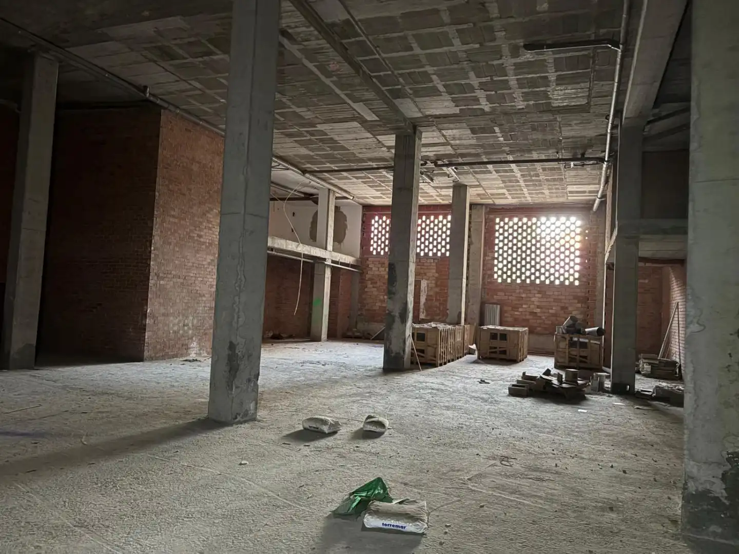 Local comercial de lloguer a Oeste, imagen 2