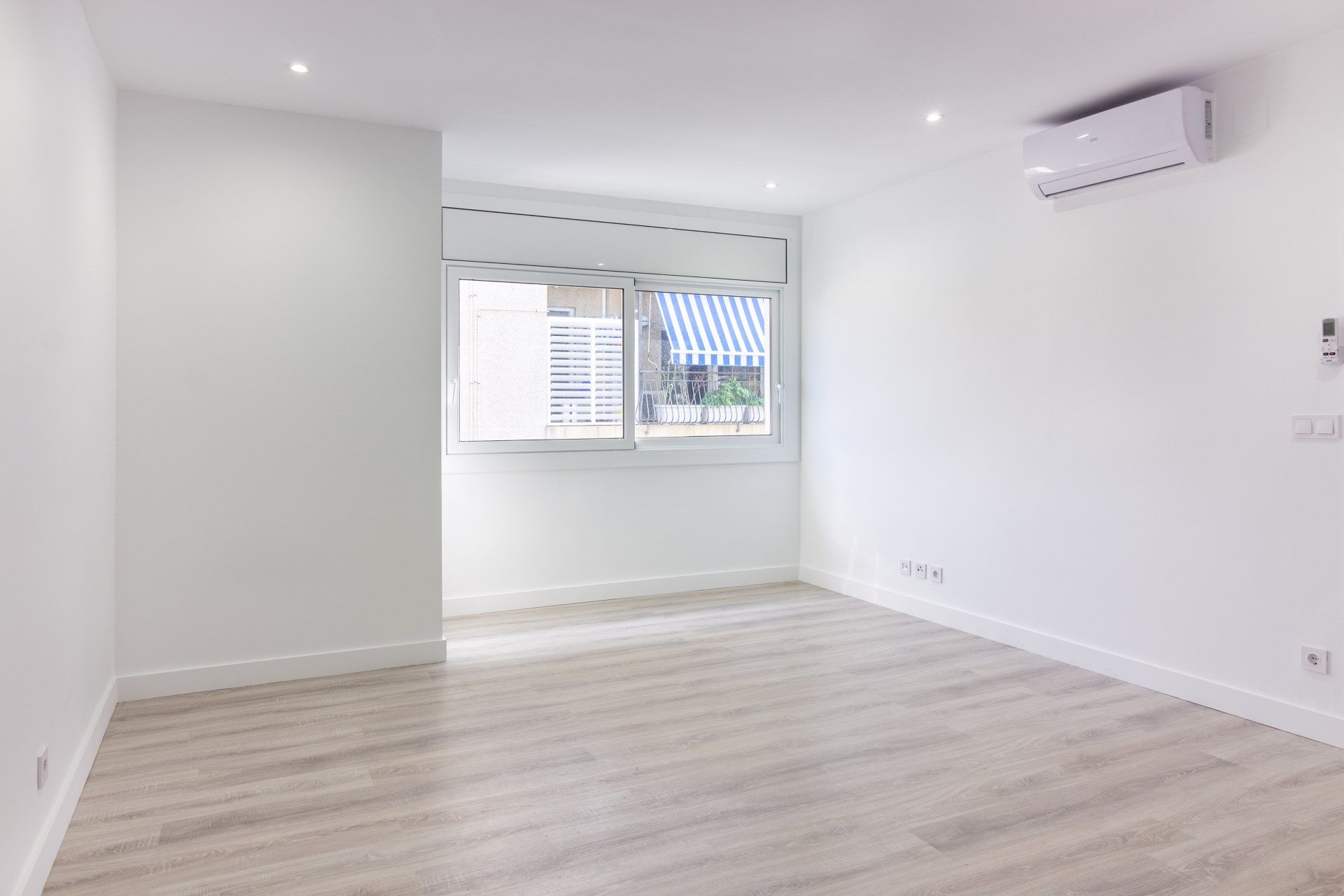 Bedroom of Flat for sale in Roses  with Storage room