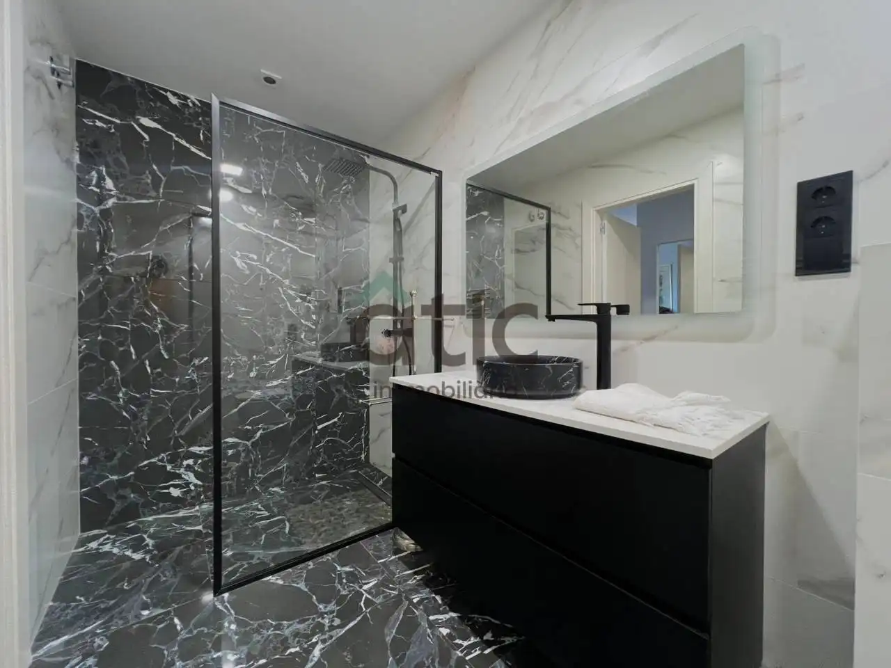 Baño de Ático en venta en Manresa con Parquet, Terraza y Trastero