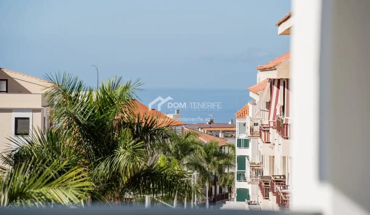 Vista exterior de Piso en venta en Adeje con Terraza, Trastero y Piscina