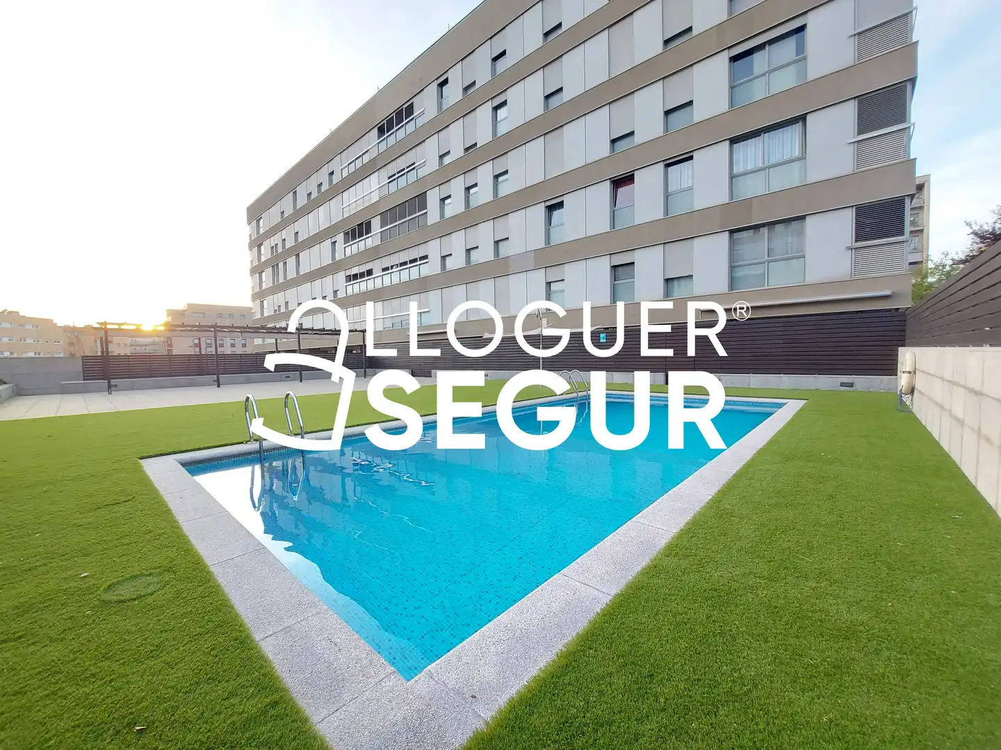 Swimming pool of Flat for rent in Terrassa  with Air Conditioner and Heating