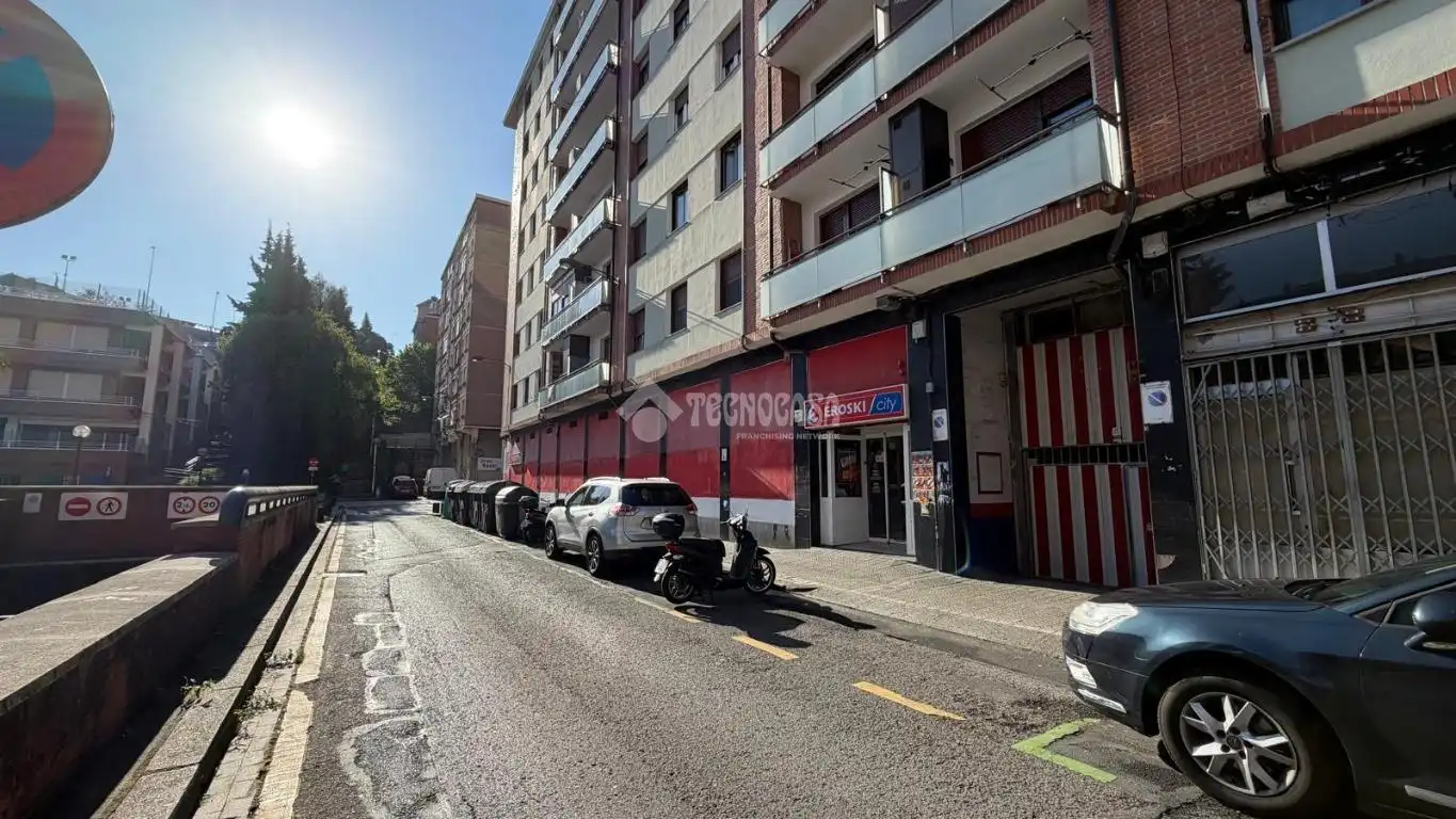 Vista exterior de Garatge en venda en Bilbao 