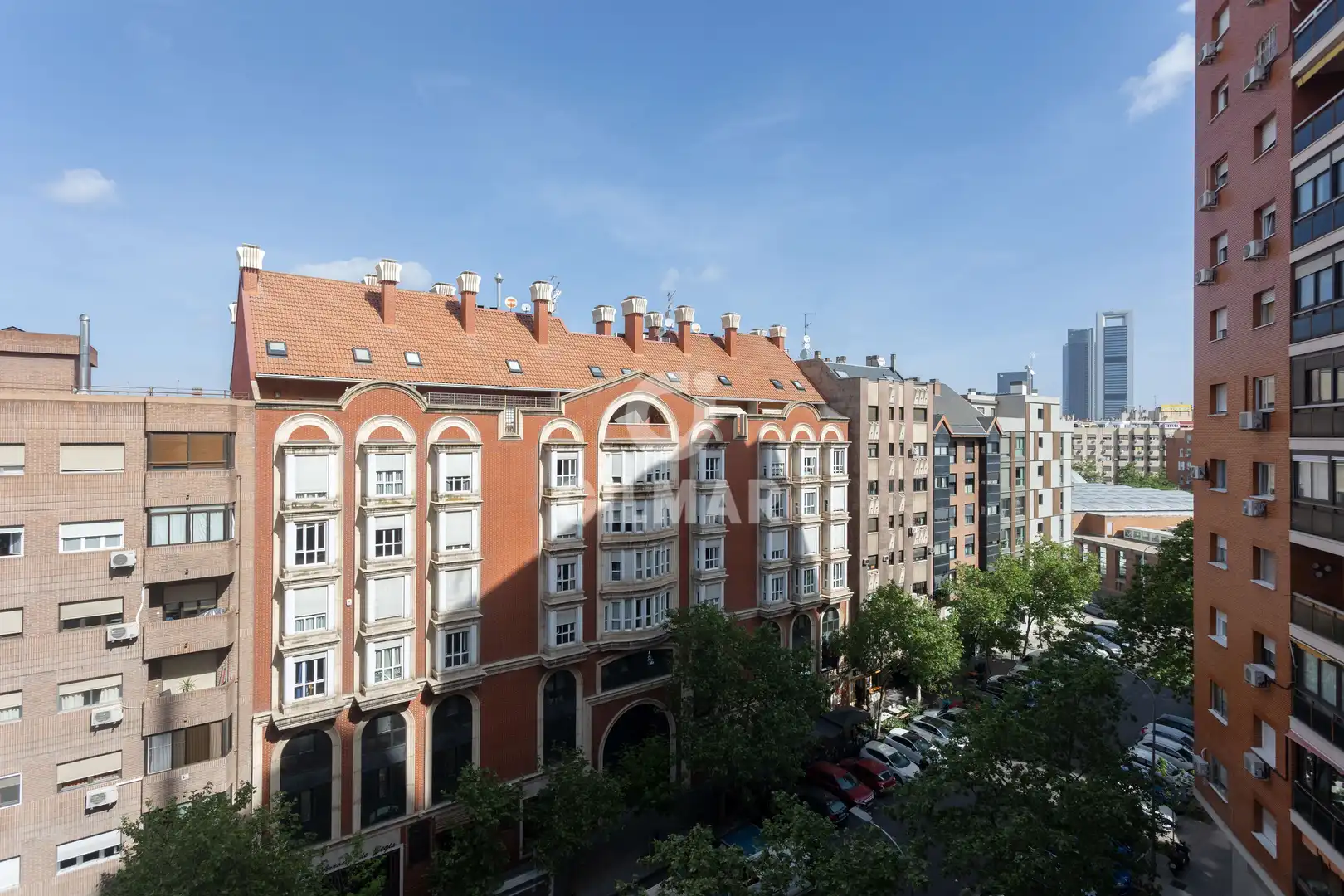 Vista exterior de Piso en venta en Madrid con Calefacción y Balcón