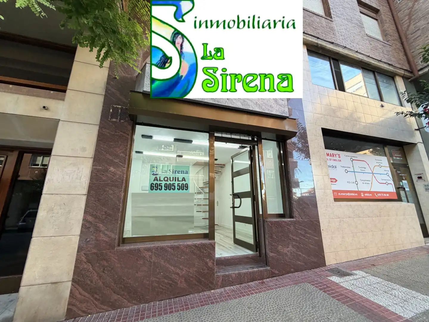 Locale commerciale in affitto a Calle Eladio Laredo 7