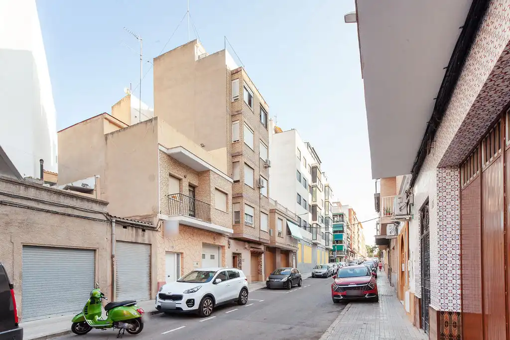 Vista exterior de Piso en venta en Paterna con Balcón