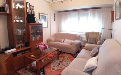 Sala d'estar de Pis en venda en Santurtzi  amb Balcó