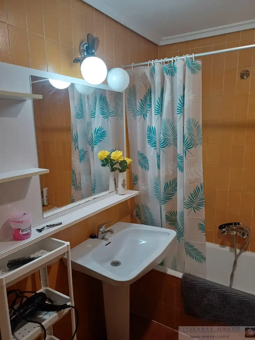 Badezimmer von Wohnung zur Miete in Centro