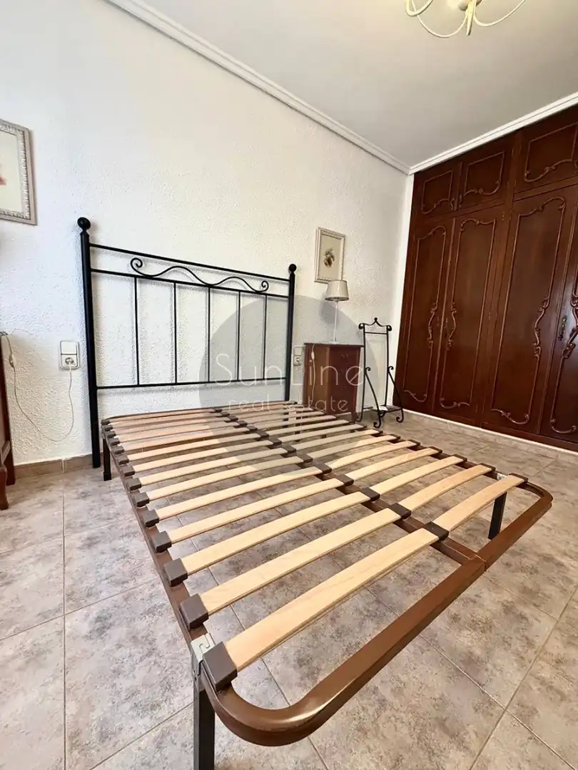 Dormitori de Pis de lloguer en Valencia amb Aire condicionat, Terrassa i Moblat
