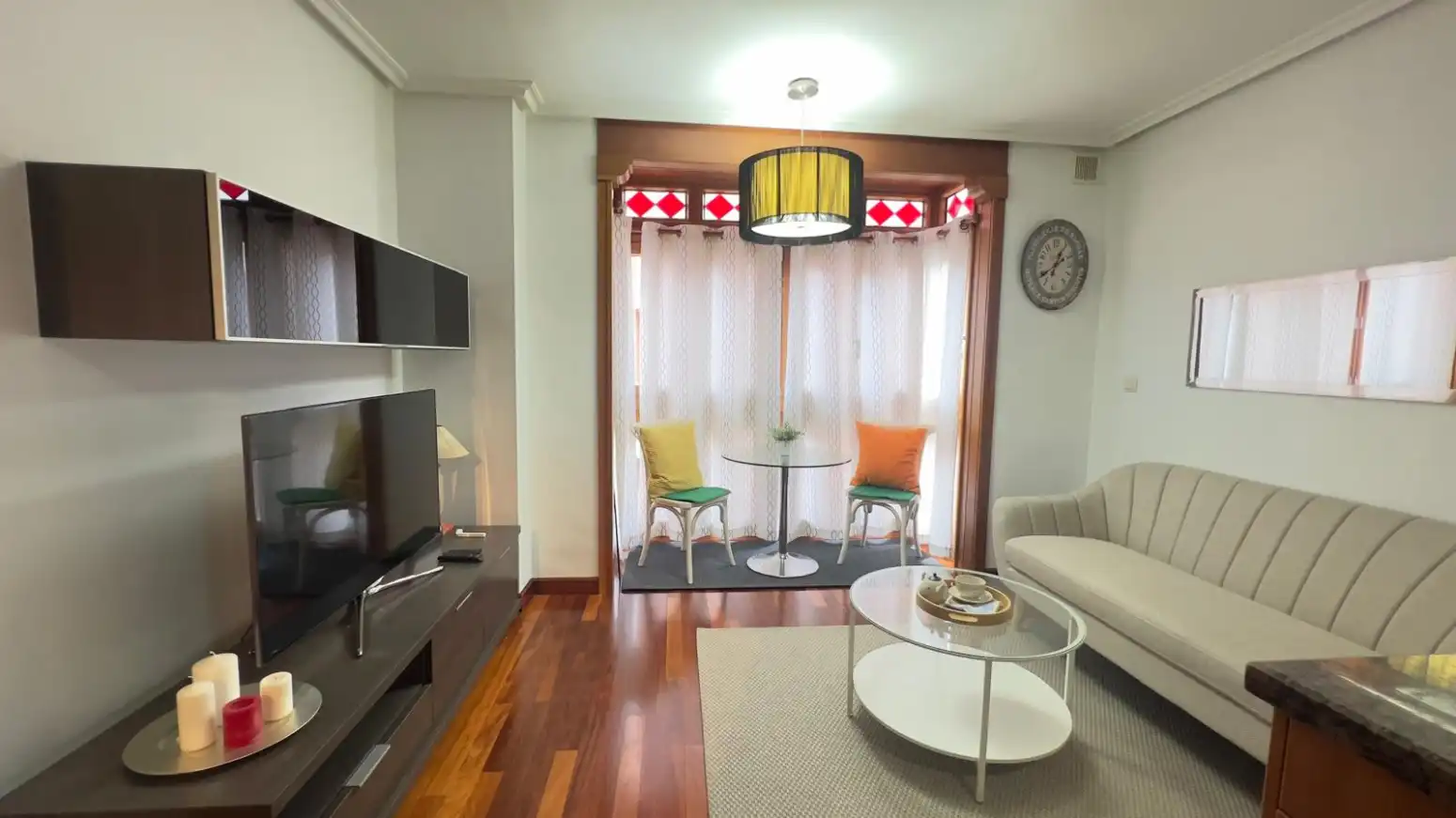 Living room of Flat for rent in Gijón   with Heating, Parquet flooring and Furnished