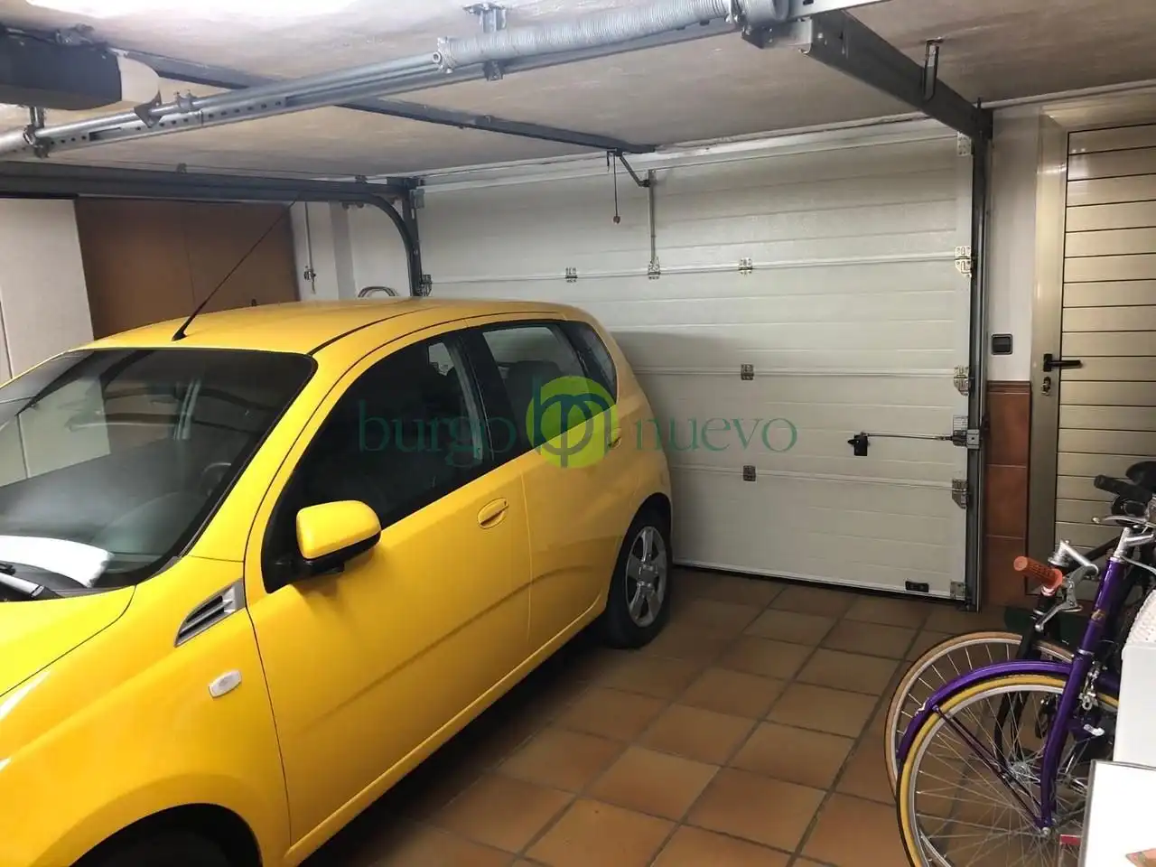 Aparcament de Casa o xalet en venda en León Capital  amb Calefacció i Parquet