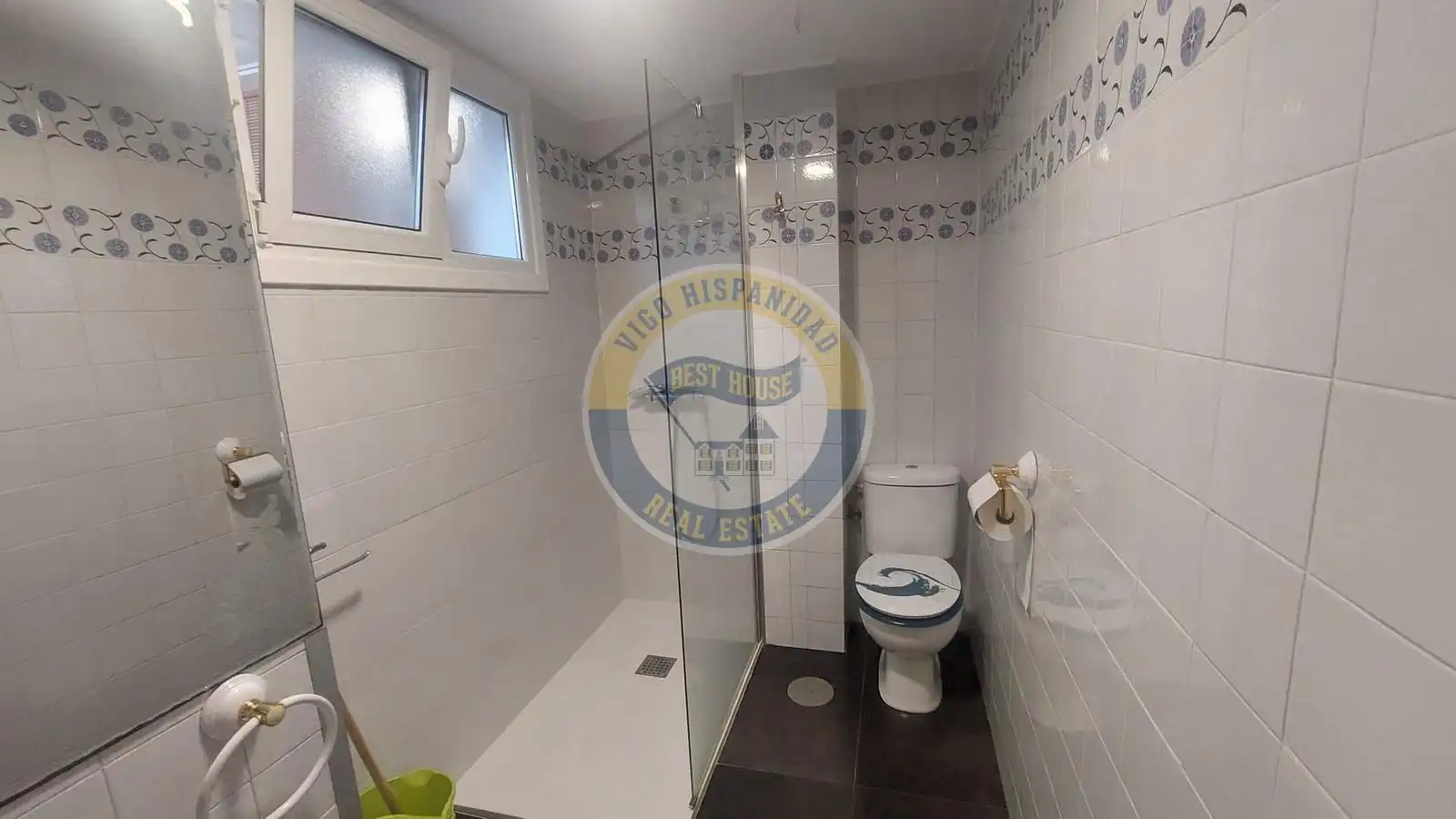 Baño de Piso en venta en Vigo  con Calefacción