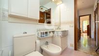 Bathroom of Single-family semi-detached for sale in  Madrid Capital