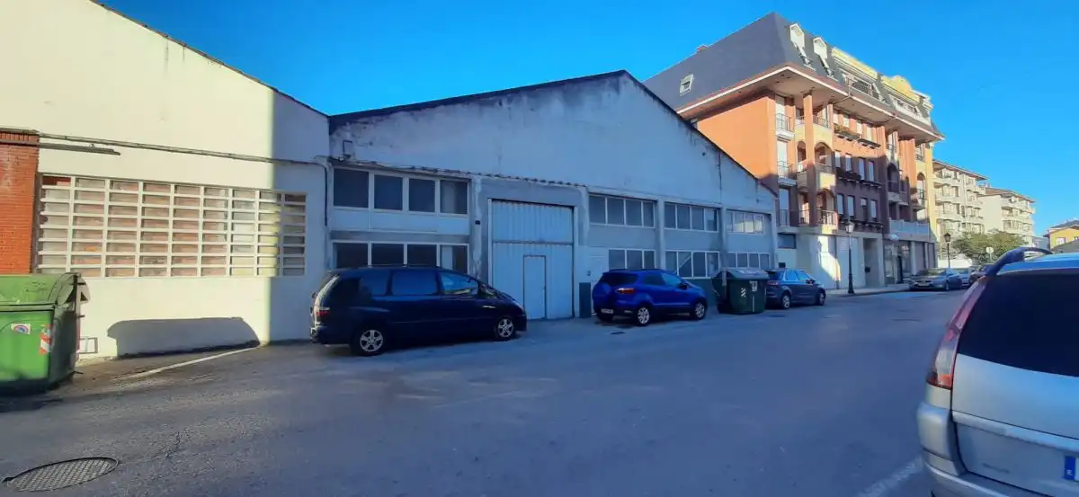 Vista exterior de Nave industrial en venta en Colindres