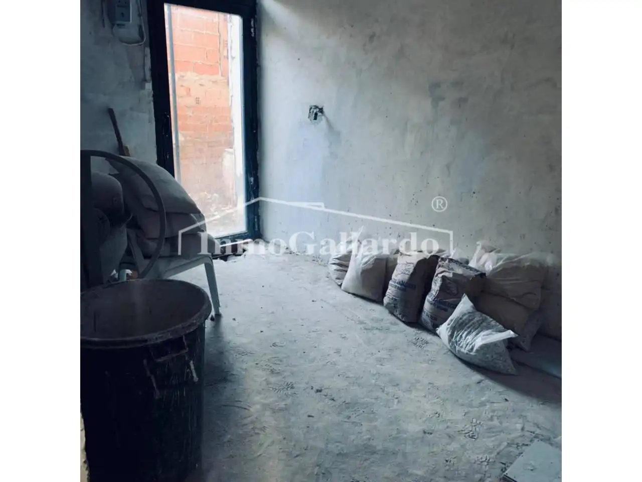 Local comercial de lloguer a Este, imagen 4