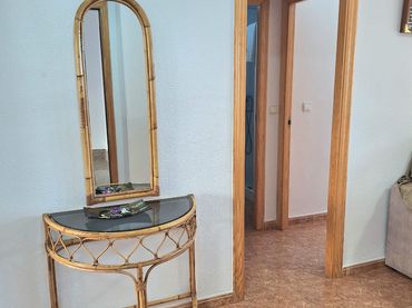 Flat with balcony to rent in Zona Galúa - Calnegre