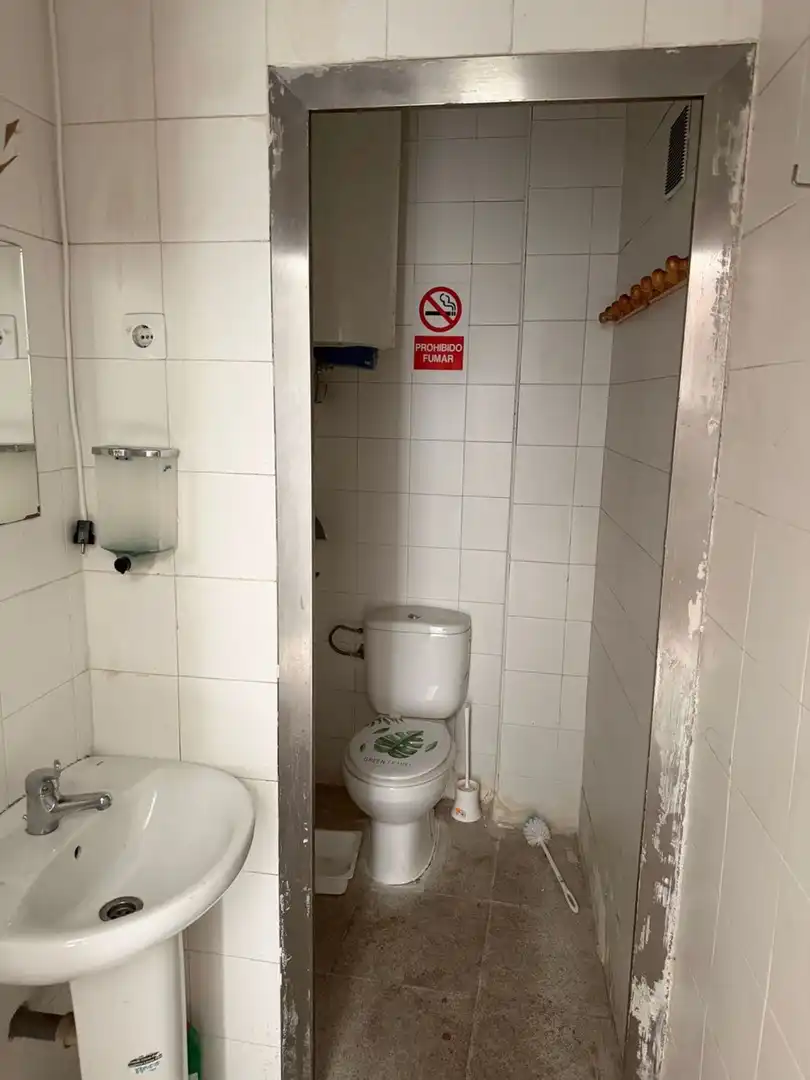 Baño de Local de alquiler en Moncloa - Aravaca