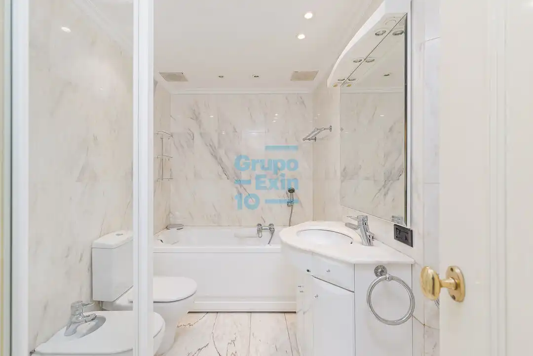 Baño de Ático en venta en Donostia - San Sebastián  con Calefacción, Terraza y Piscina