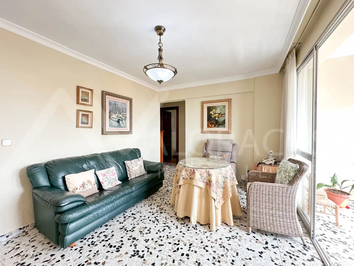 Living room of Flat for sale in Málaga  with Air Conditioner, Terrace and Furnished