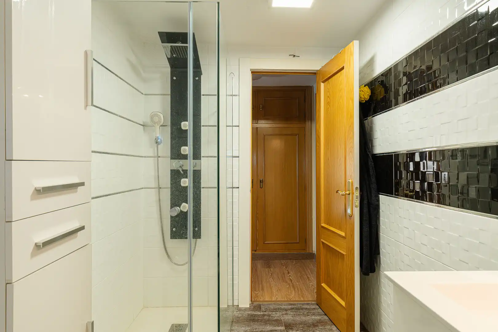 Bathroom of Houses for sale in Villanueva de la Cañada  with Air Conditioner, Heating and Private garden