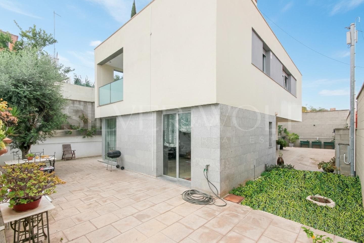 Terrace of House or chalet for sale in Santa Coloma de Gramenet  with Air Conditioner, Heating and Private garden