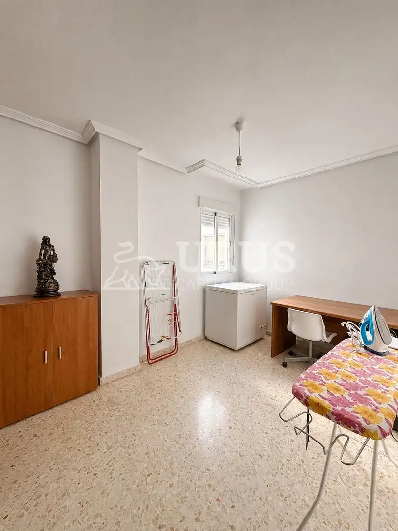 Piso en venta en CENTRO DE SALUD, Poniente-Norte - Miralbaida - Parque Azahara