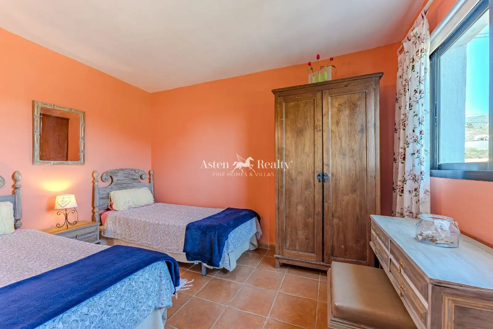 Habitación de Casa adosada en venta en San Miguel de Abona con Jardín privado, Terraza y Amueblado