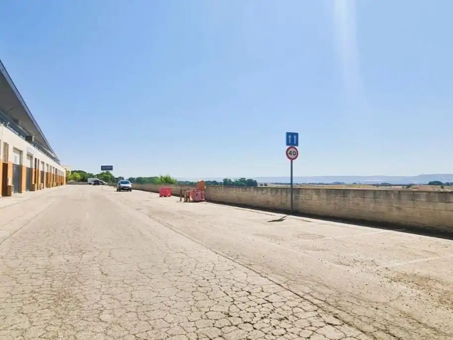 Parking de Local en venta en Camarma de Esteruelas con Alarma