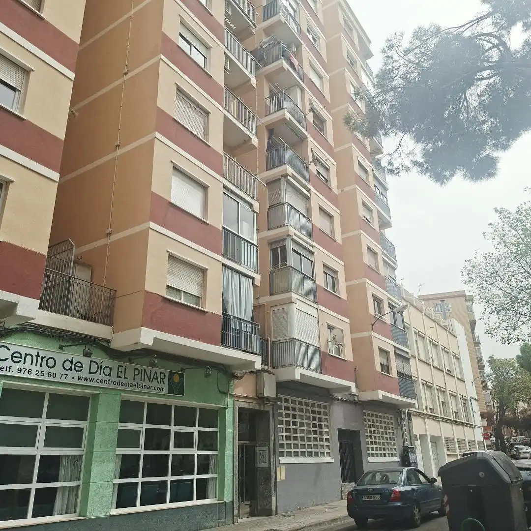 Außenansicht von Wohnung zum Verkauf in Zaragoza mit Terrasse