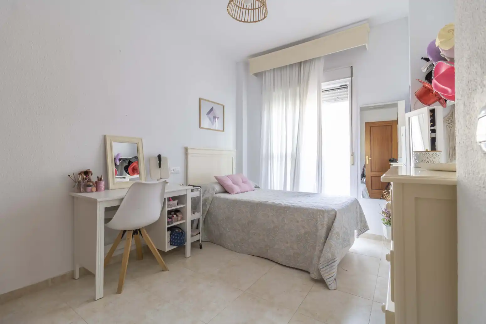 Dormitori de Casa adosada en venda en Gines amb Aire condicionat, Jardí privat i Terrassa