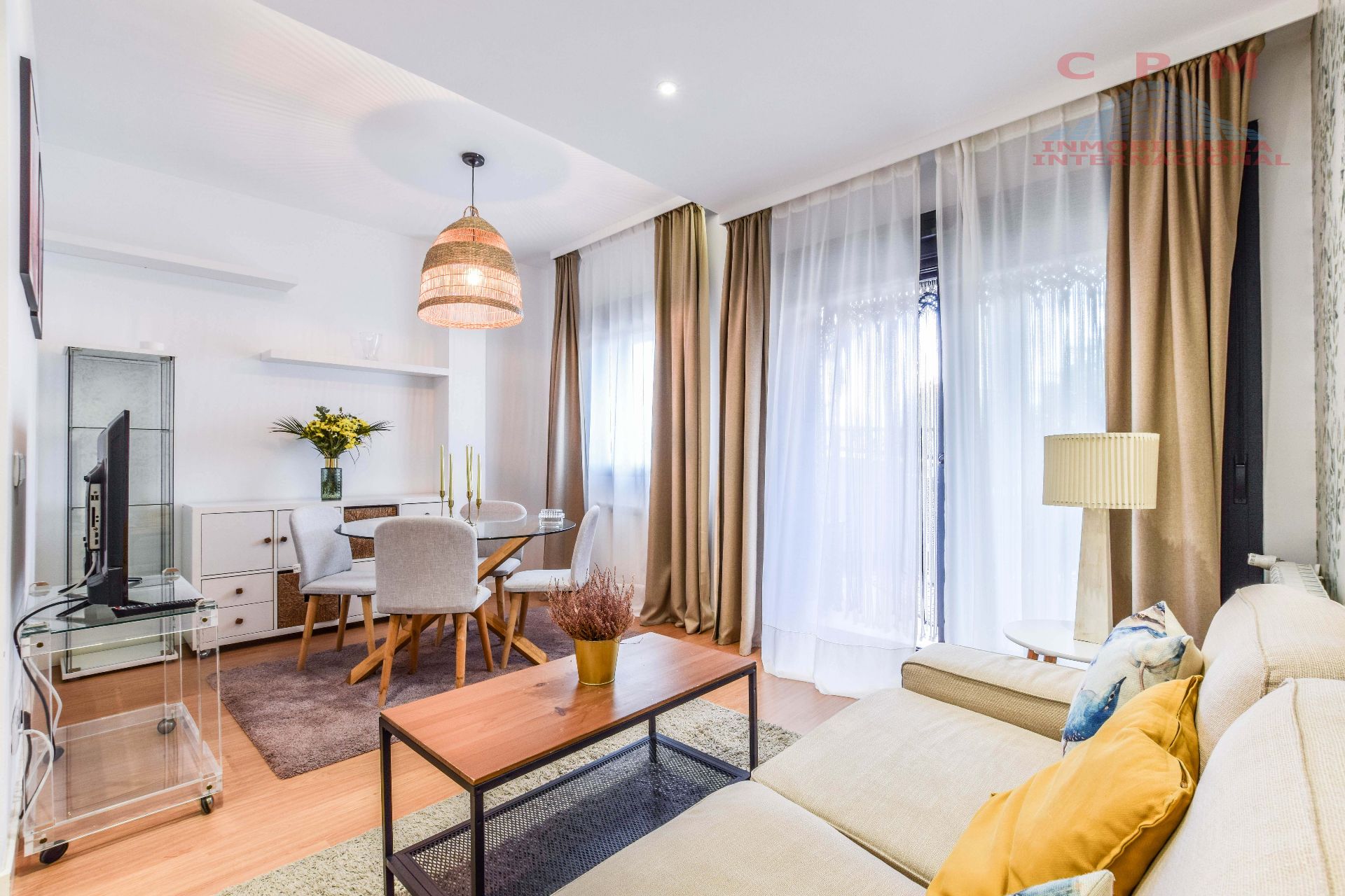 Sala d'estar de Pis en venda en  Madrid Capital amb Aire condicionat, Calefacció i Parquet