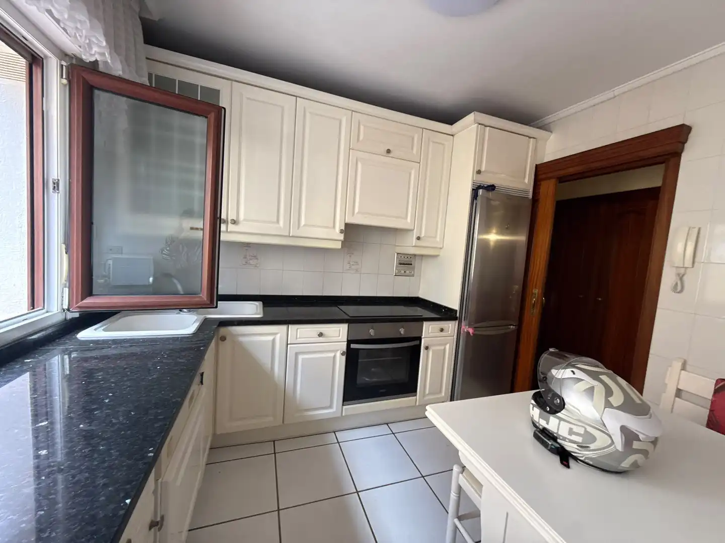 Cocina de Piso en venta en Getxo  con Calefacción y Balcón
