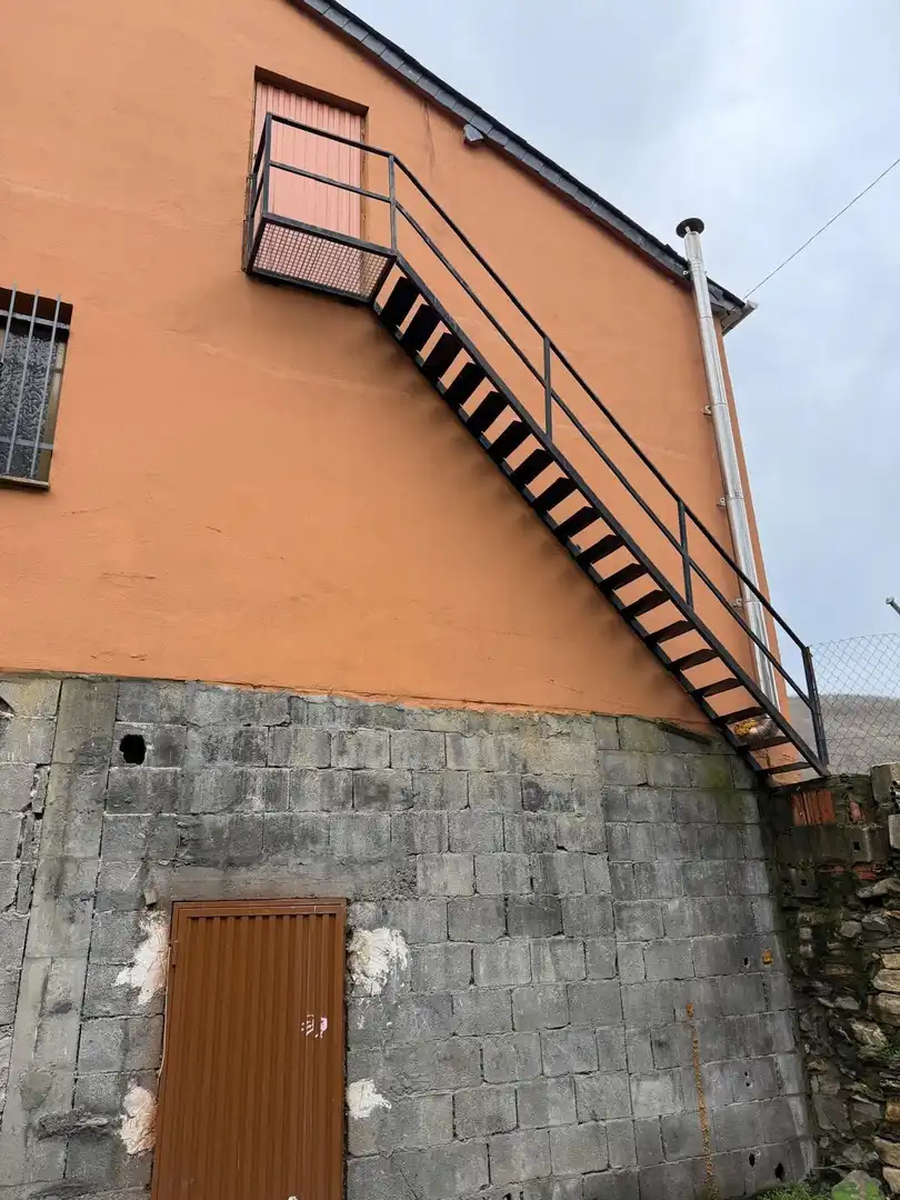 Vista exterior de Casa o chalet en venta en Trabadelo con Calefacción, Jardín privado y Amueblado
