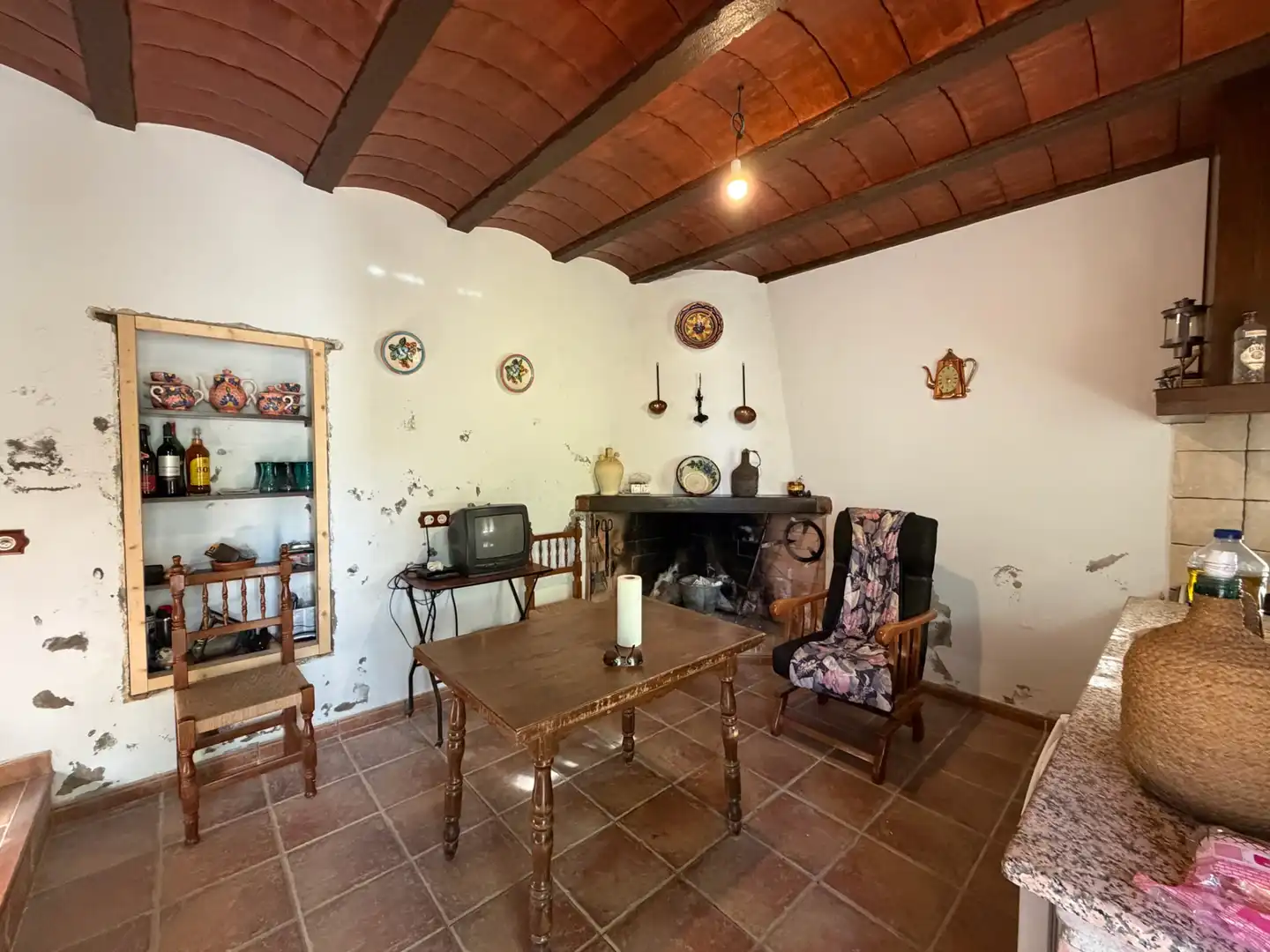 Sala de estar de Finca rústica en venta en Yunquera con Jardín privado, Piscina y Amueblado