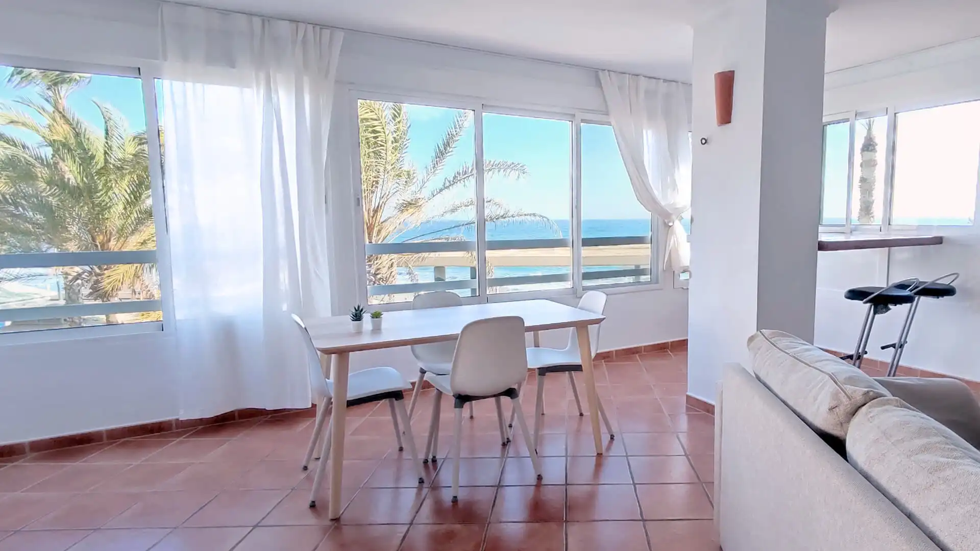 Apartament amb piscina de lloguer a Avenida Europa 82