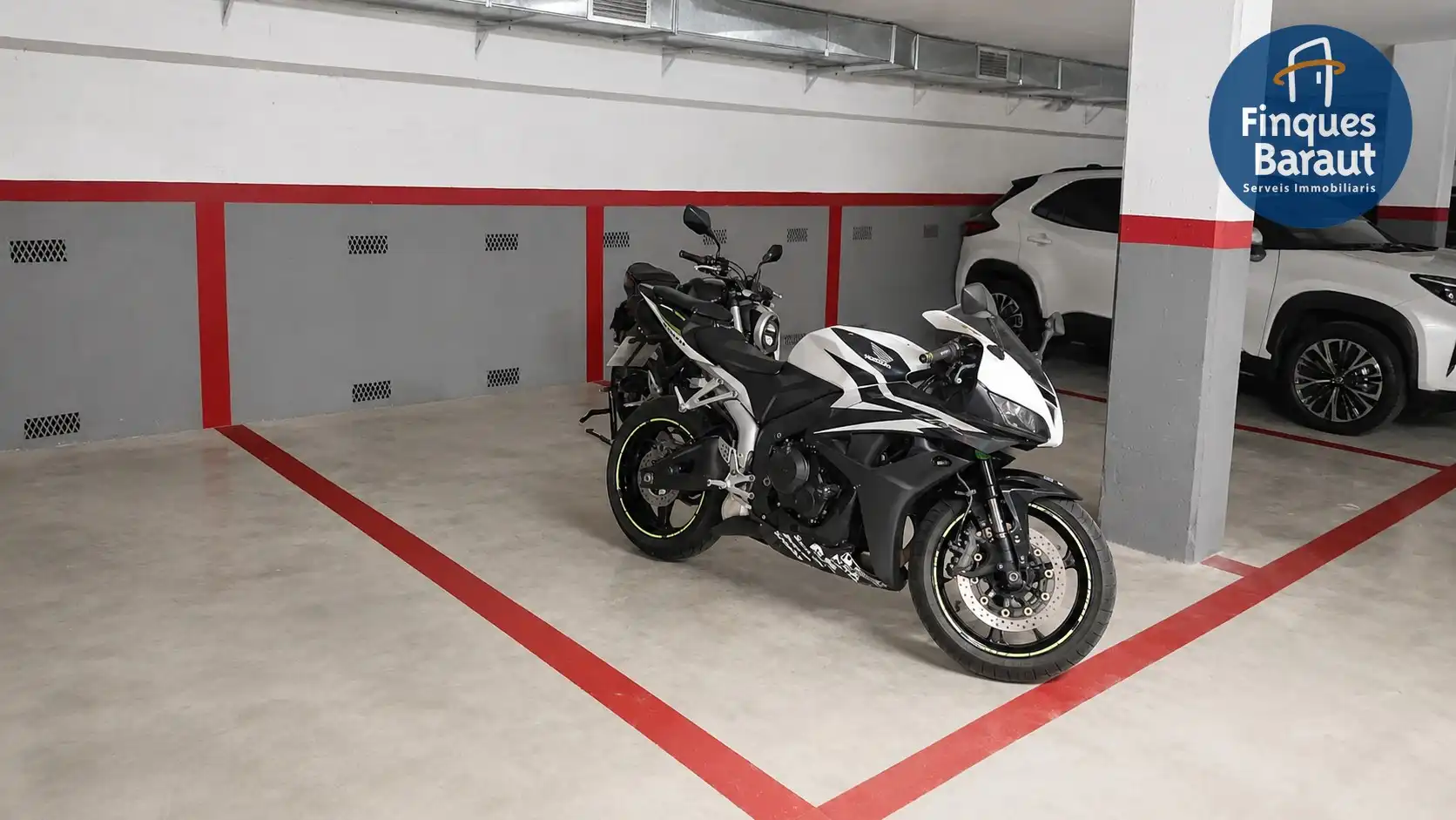 Parking de Piso en venta en Figueres con Calefacción, Terraza y Amueblado