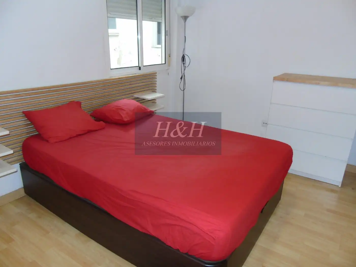 Habitación de Ático de alquiler en Burjassot con Parquet, Terraza y Amueblado
