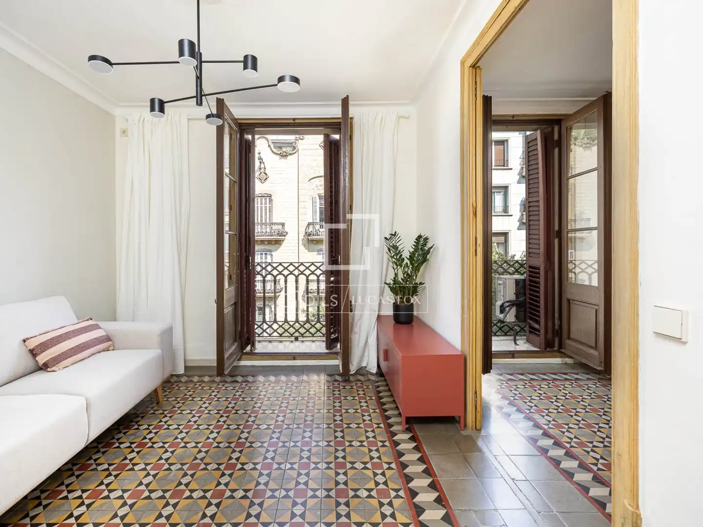Piso con terraza en alquiler en Eixample