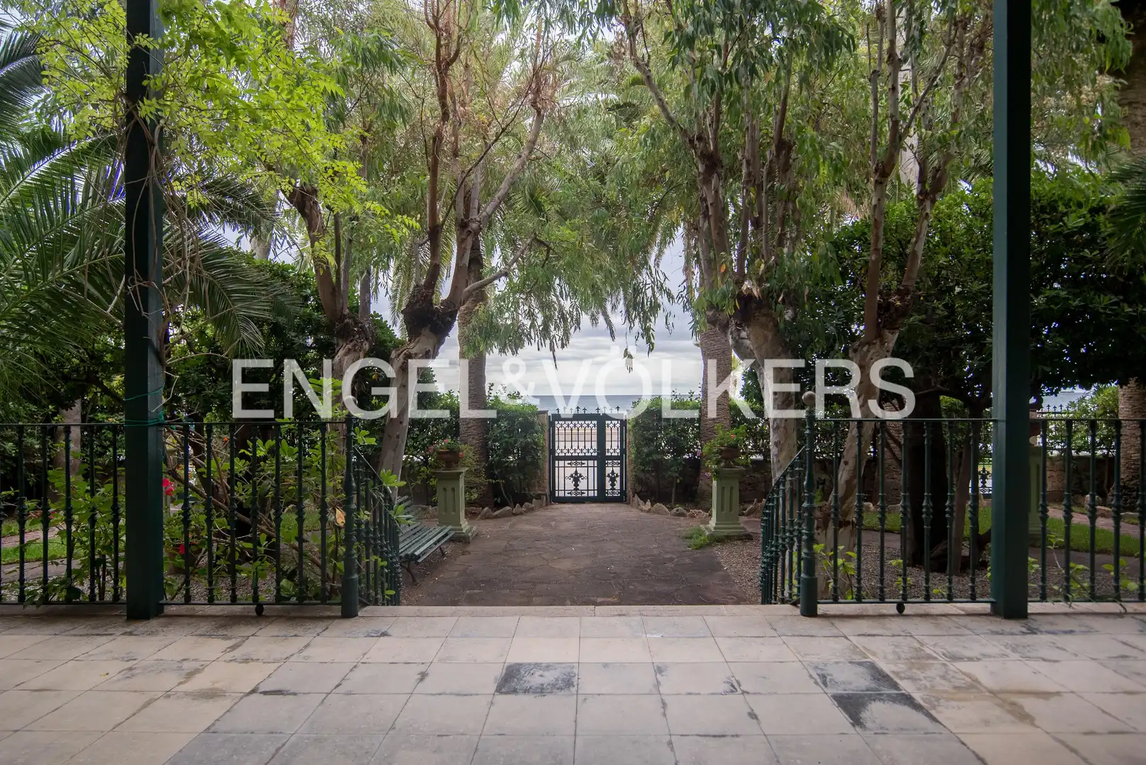 Vista exterior de Casa o xalet en venda en Benicasim / Benicàssim amb Calefacció, Jardí privat i Terrassa