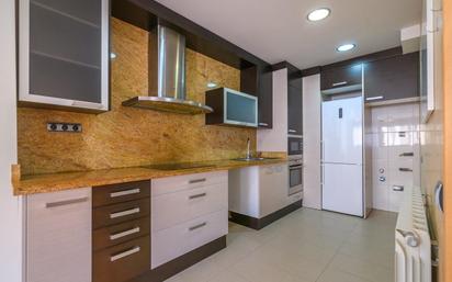Cuina de Pis en venda en Manresa amb Calefacció i Parquet